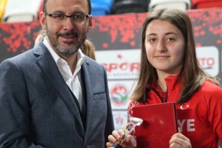 Bakan Kasapoğlu: Olimpiyatlarda başarıları zirveye taşımanın mutluluğunu yaşayacağız
