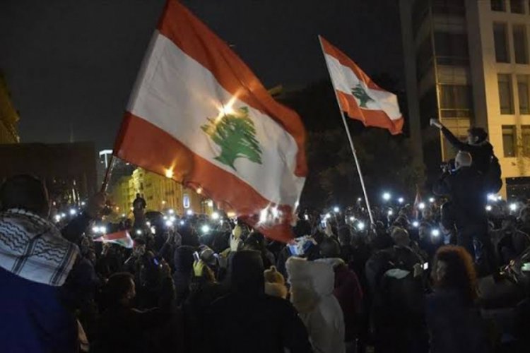 L&uuml;bnan'da yeni h&uuml;k&uuml;mete karşı g&ouml;steri