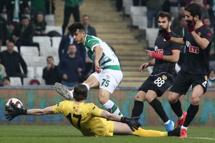 Tayfur Bingol Eskisehirspor Maci Ufak Bir Kaza Bursada Bugun Bursa Bursa Haber Bursa Haberi Bursa Haberleri Bursa