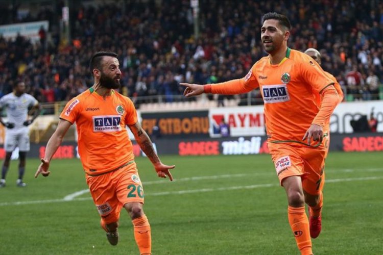 Alanyaspor evinde Yeni Malatyaspor'u 2 golle ge&ccedil;ti