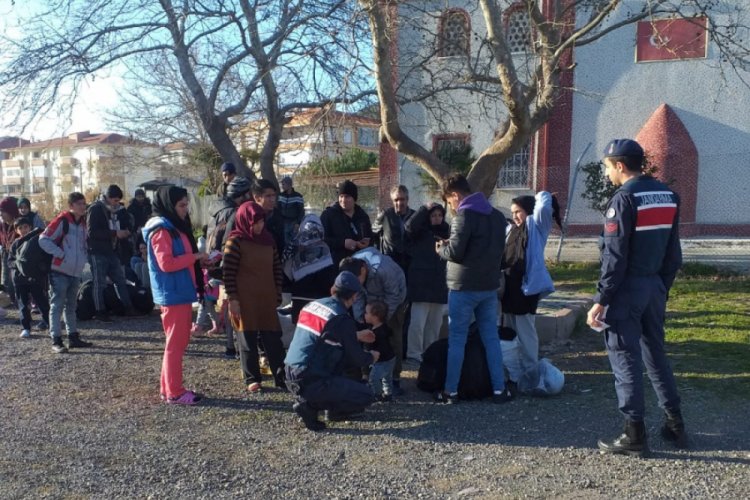 42 d&uuml;zensiz g&ouml;&ccedil;men yakalandı