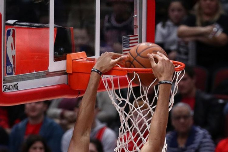 Toronto Raptors, &uuml;st &uuml;ste 11. galibiyetini aldı