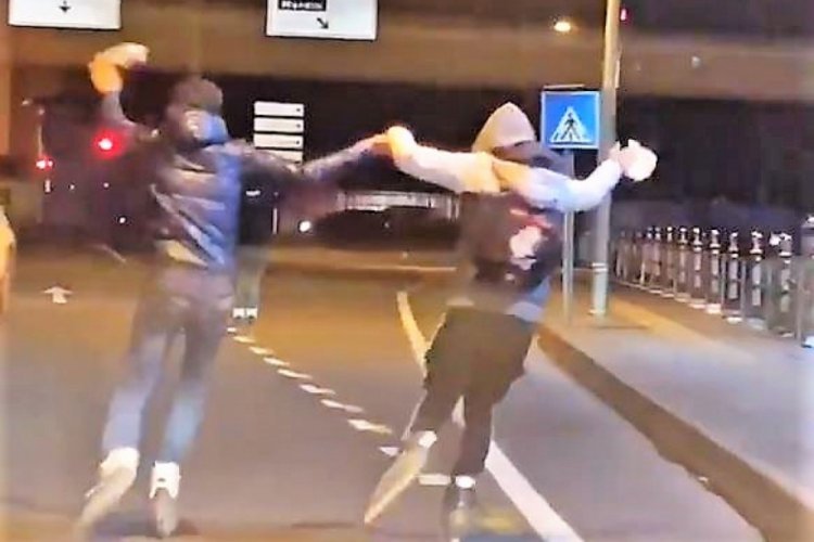 Patenli gen&ccedil;lerin halaylı ve tehlikeli yolculuğu