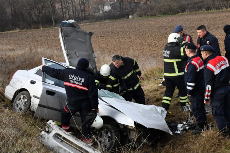 Tekirdağ'da iki ara&ccedil; &ccedil;arpıştı: 1 &ouml;l&uuml;, 4 yaralı