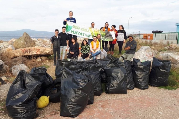 Bursa'da &ccedil;evreciler Mudanya sahilinde &ccedil;&ouml;p topladı