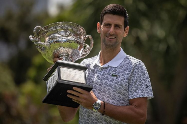 Avustralya A&ccedil;ık'ta Djokovic'in bileği b&uuml;k&uuml;lm&uuml;yor