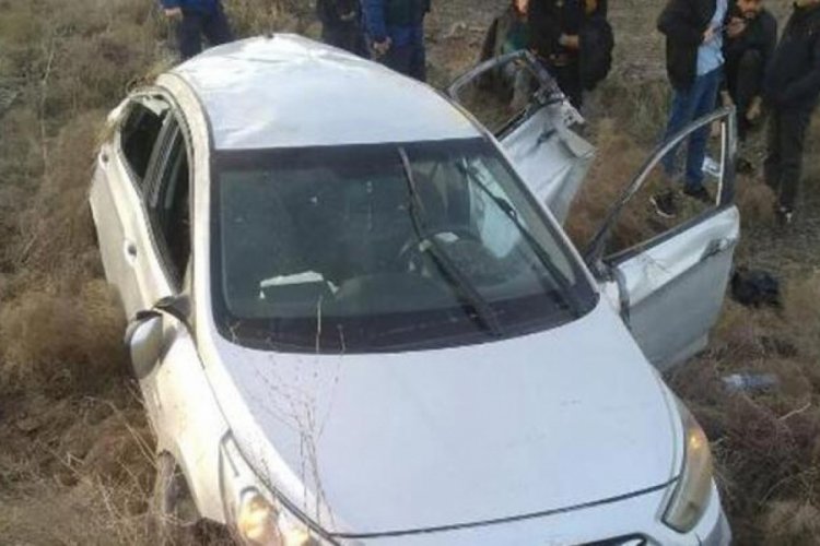 Takla atan otomobildeki 8 kişi &ouml;l&uuml;mden d&ouml;nd&uuml;