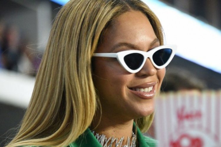 Beyonce ve Jay-Z ulusal marşta ayağa kalkmadı