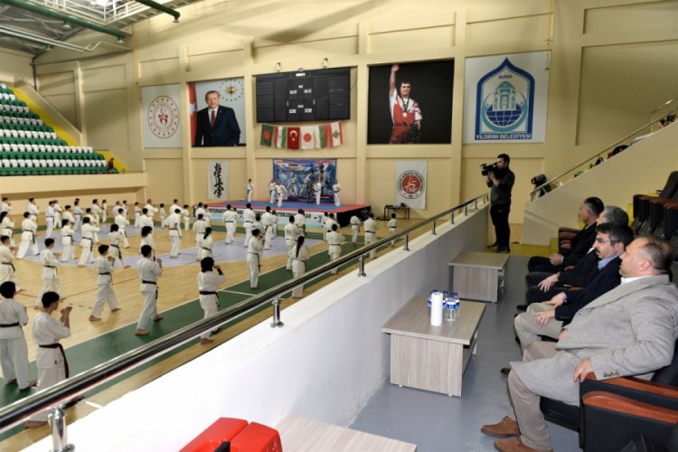 Bursa Naim S&uuml;leymanoğlu Spor Kompleksi'nde ilk etkinlik