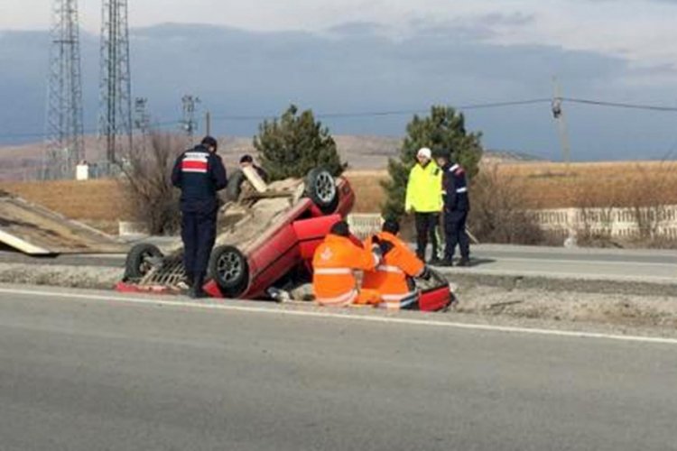 Takla atan otomobil su kanalına d&uuml;şt&uuml;