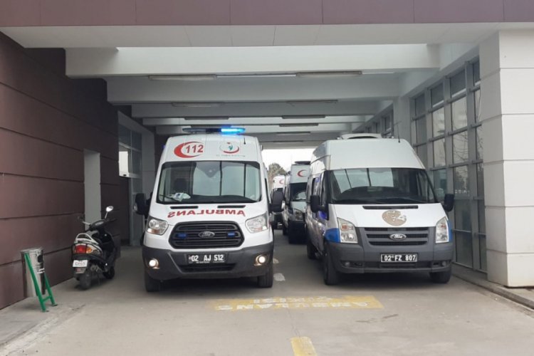 Kaynayan s&uuml;t kazanına d&uuml;şen bebek ağır yaralandı