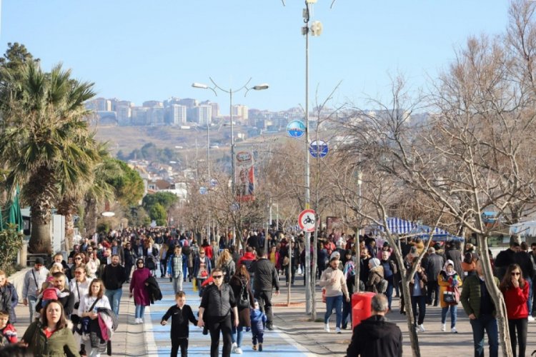 İstanbul'da kar yağışı &ouml;ncesi bahar havası