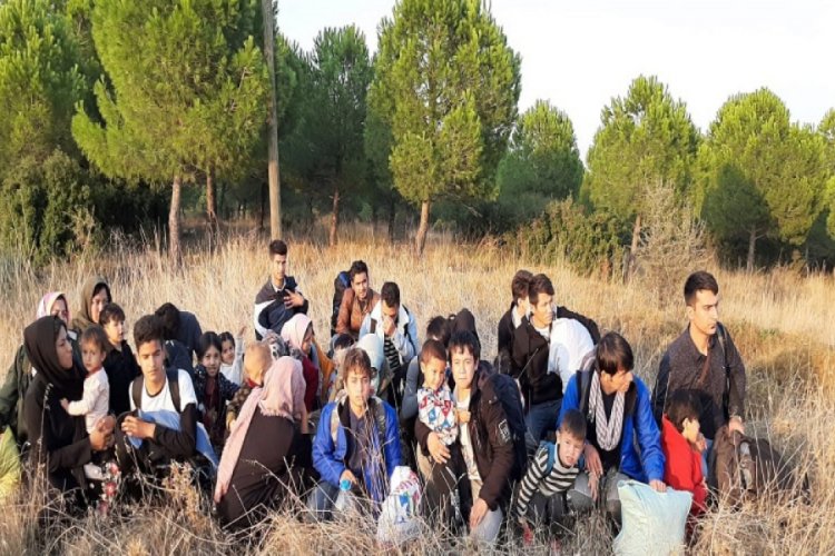 &Ccedil;anakkale'de 135 ka&ccedil;ak g&ouml;&ccedil;men yakalandı, 1 organizat&ouml;r tutuklandı