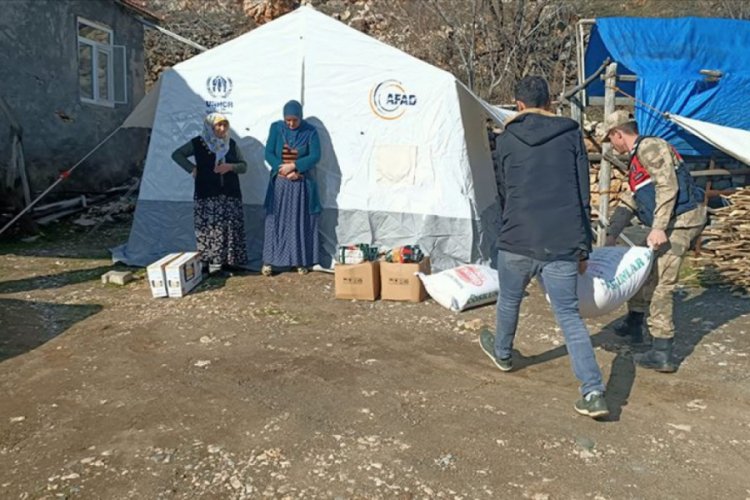 Adıyaman'da karlı dağlar aşılarak Sincikli depremzedelere yardım ulaştırıldı