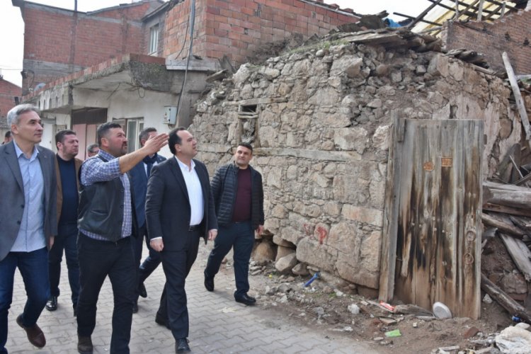 Başkan, deprem b&ouml;lgesinde son durumu inceledi