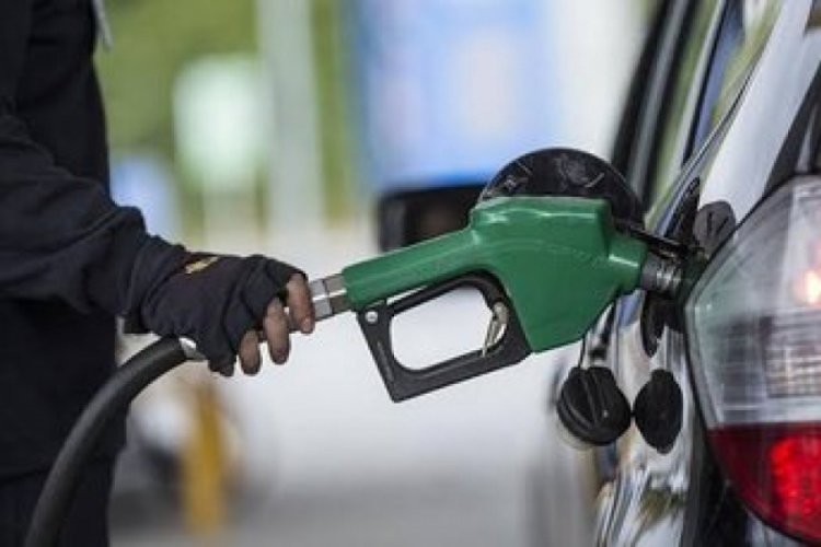 Benzine yapılan 8 kuruşluk zam iptal edildi