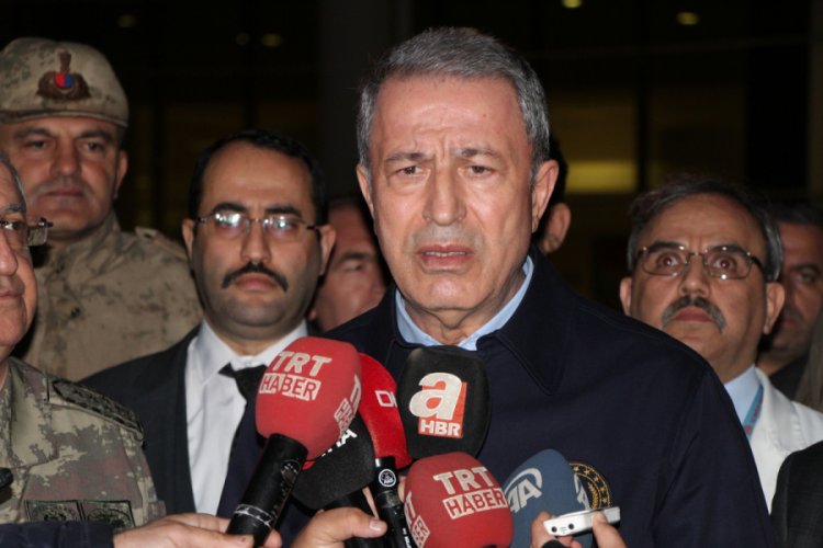 Bakan Akar, şehit d&uuml;şen askerlerin uğurlama t&ouml;renine katıldı