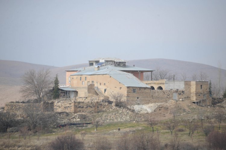 708 yıllık konak depremde ayakta kaldı