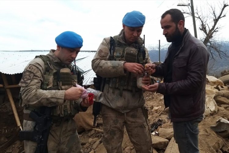 Enkazda bulunan ziynet eşyaları sahibine ulaştı
