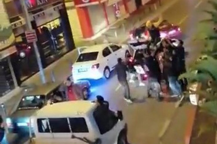 Asker eğlencesi yapan magandalar yol kapattı