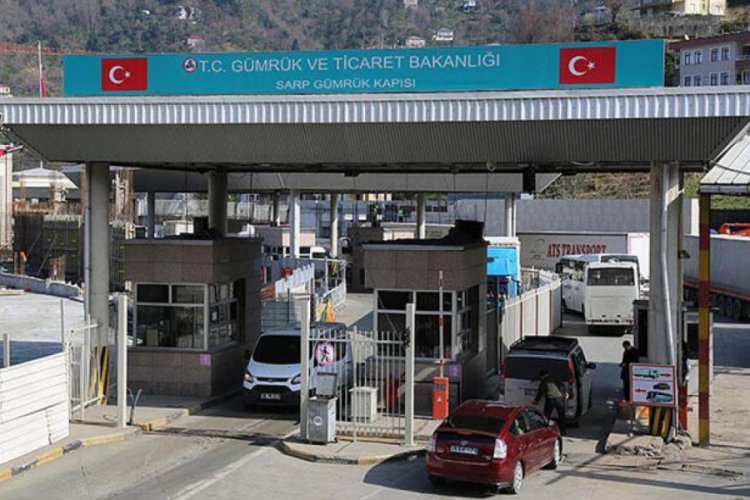 Sarp Sınır Kapısı'ndan 6,8 milyon yolcu ge&ccedil;işi oldu