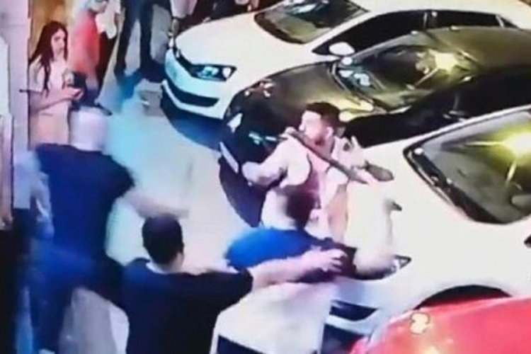 Barda &ccedil;ıkan bı&ccedil;aklı kavganın g&ouml;r&uuml;nt&uuml;leri ortaya &ccedil;ıktı!