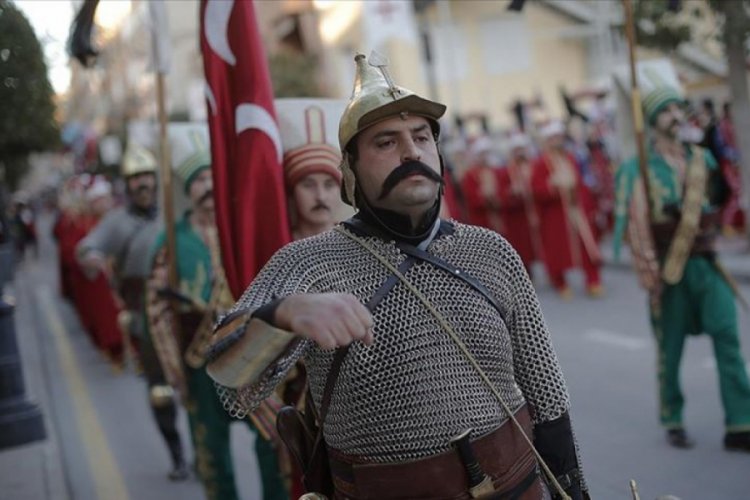 Mehteran Birliği ilk kez y&uuml;r&uuml;d&uuml;ğ&uuml; İspanya'da herkesi etkiledi