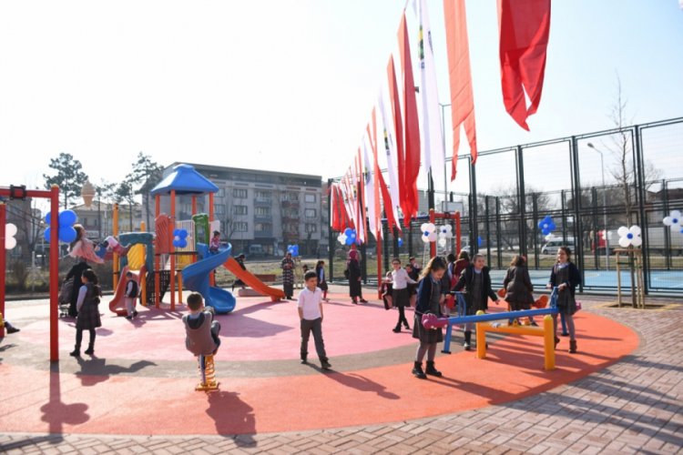 Bursa S&uuml;leymaniye Mahallesi semt sahası coşkuyla a&ccedil;ıldı