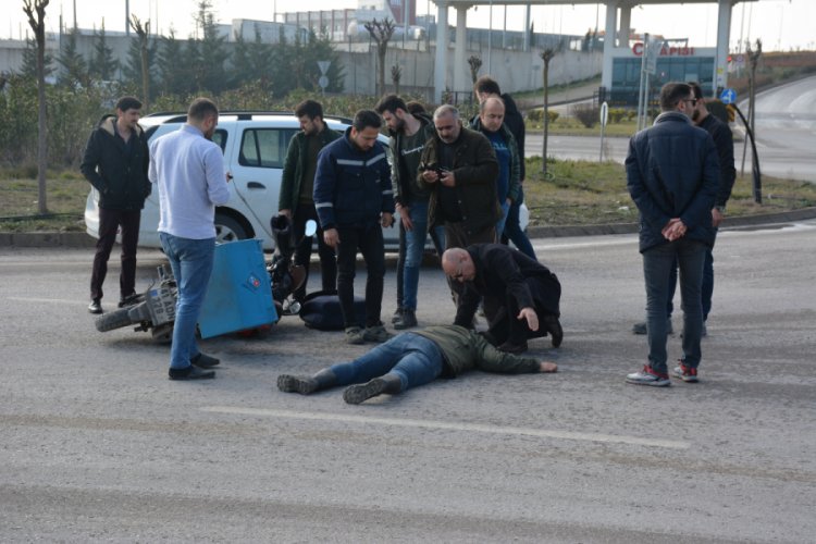 Otomobille motosiklet &ccedil;arpıştı