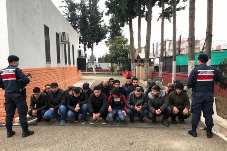 Tekneyle Kıbrıs'a ka&ccedil;maya &ccedil;alışan g&ouml;&ccedil;menler yakalandı
