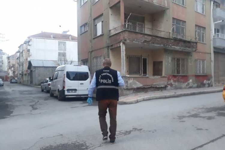 3 katlı apartmanın su saatlerini &ccedil;aldılar