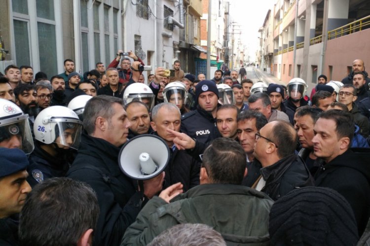 &Uuml;yelerin '&ccedil;ay i&ccedil;me' isteği arbede &ccedil;ıkardı