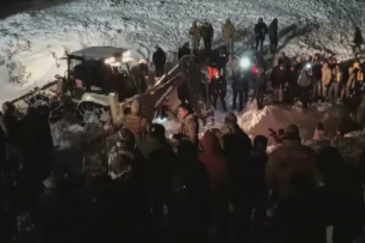 &Ccedil;ığ altından 5 kişi sağ kurtarıldı!