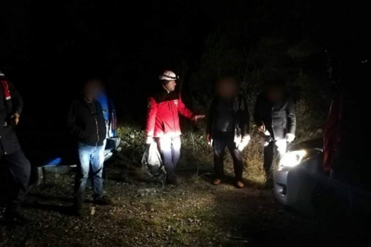 Dağda kaybolan 3 kişiye 6 saat sonra ulaşıldı