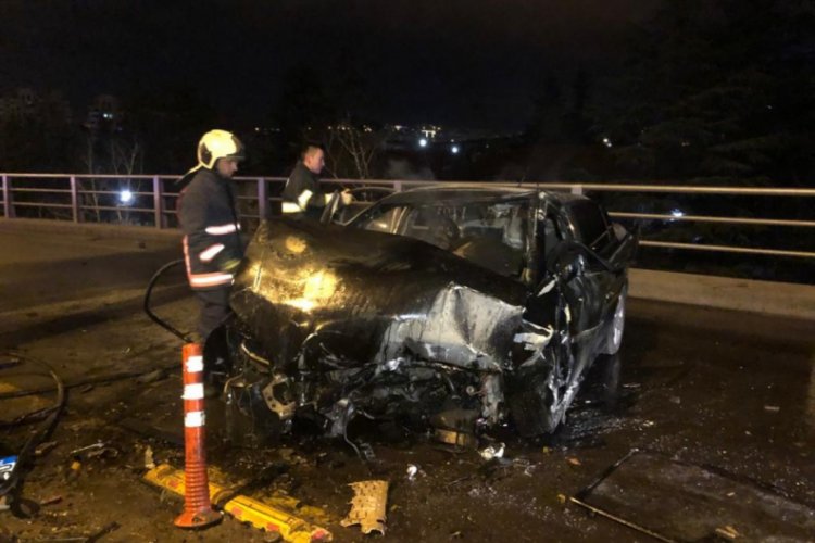 Hurdaya d&ouml;nen otomobilden yaralı kurtuldu
