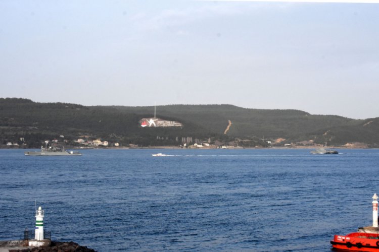 Romanya ve Almanya savaş gemileri, &Ccedil;anakkale Boğazı'ndan ge&ccedil;ti