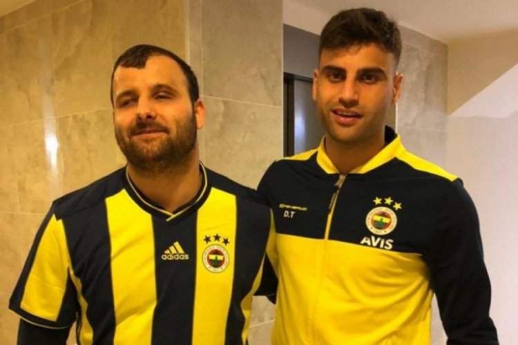G&ouml;rme engelli m&uuml;ezzin Fenerbah&ccedil;eli oyuncularla buluştu