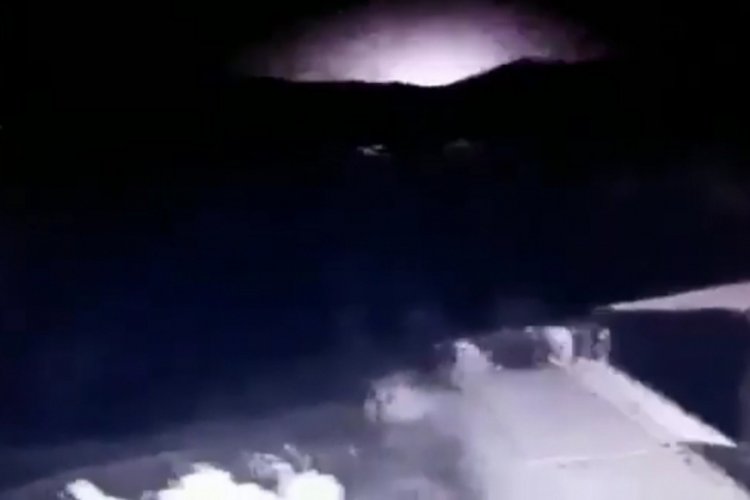 G&ouml;rg&uuml; tanıkları, depremde g&ouml;r&uuml;len ışık patlamasını anlattı