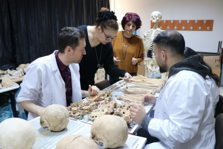 İnsan kemikleri ile tarih yazıyorlar