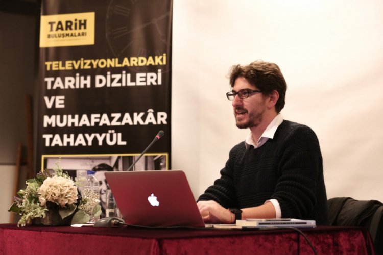Bursa Nil&uuml;fer'de Tarih Buluşmaları'nın konuğu Burak &Ouml;z&ccedil;etin oldu