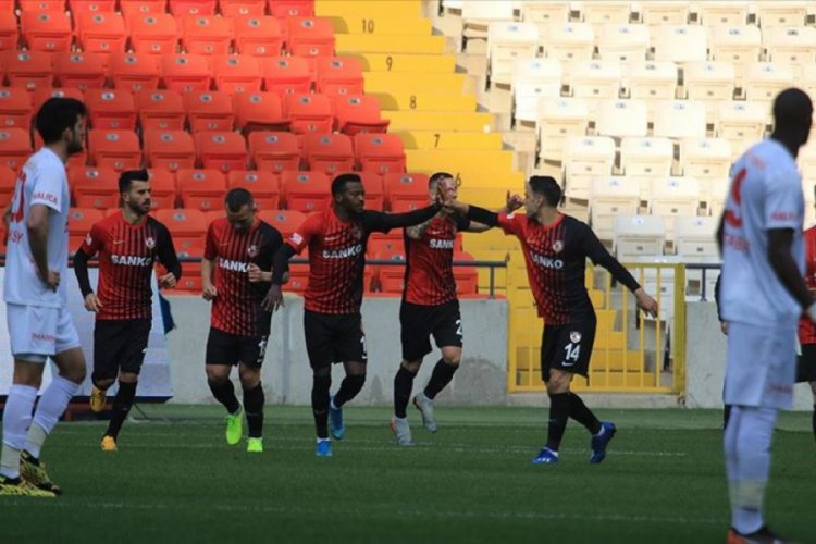Gaziantep FK &uuml;st sıralara g&ouml;z kırpıyor