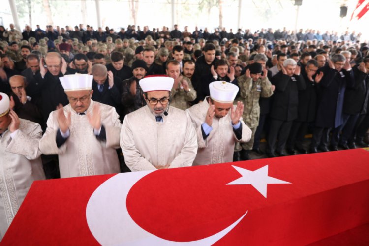 Şehit Uzman Onbaşı Kurt, g&ouml;zyaşlarıyla son yolculuğuna uğurlandı