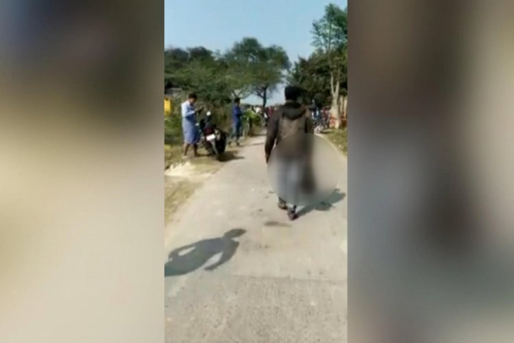 Hindistan'da vahşet: Elinde eşinin kesik kafası ile y&uuml;r&uuml;d&uuml;