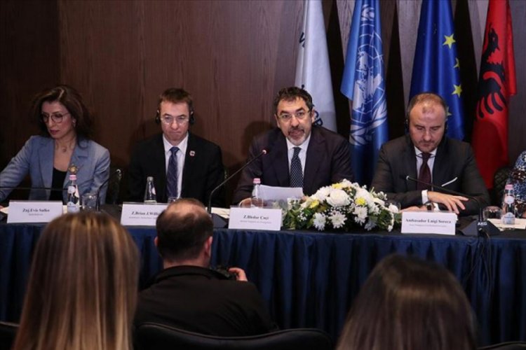 Arnavutluk'taki depremin neden olduğu zarar yaklaşık 1 milyar euro