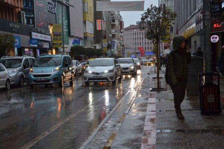 Beklenen sağanak yağışlar başladı
