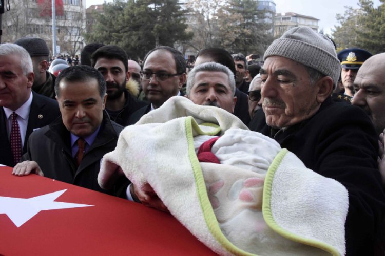 Şehit Uzman &Ccedil;avuş Yıldız'ı, Aksaray'da 15 bin kişi uğurladı