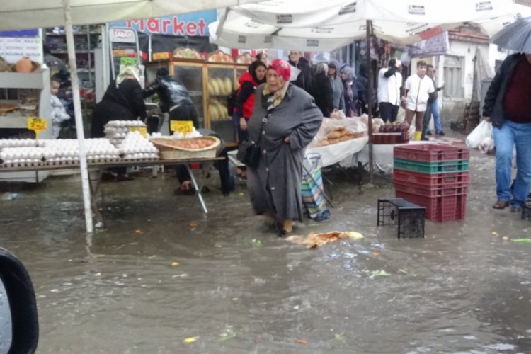 Aşırı yağış su baskınlarına sebep oldu