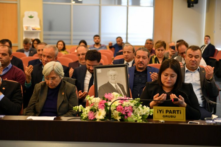 Hi&ccedil;durmaz, Bursa Osmangazi Belediyesi meclis toplantısında anıldı
