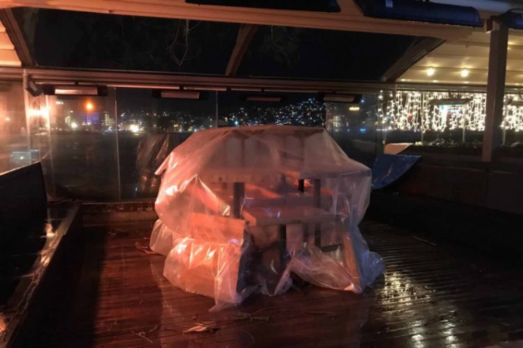 Sağanak yağmur Kuşadası'nda etkili oldu