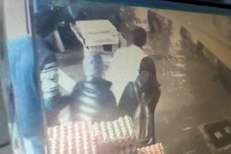 Otomobil iş yerinin duvarına &ccedil;arptı